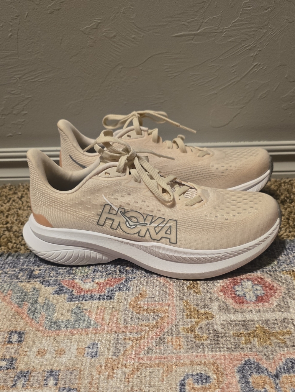 Hoka Women's MACH 6 Eggnog Vanilla Size 7